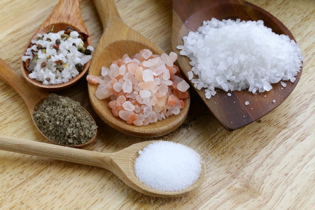 Лечение суставов солью: компрессы, повязки и другие эффективные методы